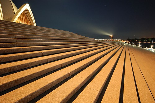 Steps leading up to the Sydney Opera House by ChewyChua